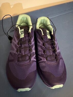 Salomon Women's Purple Trail Runners with Mint Accents (new without box, try-on)